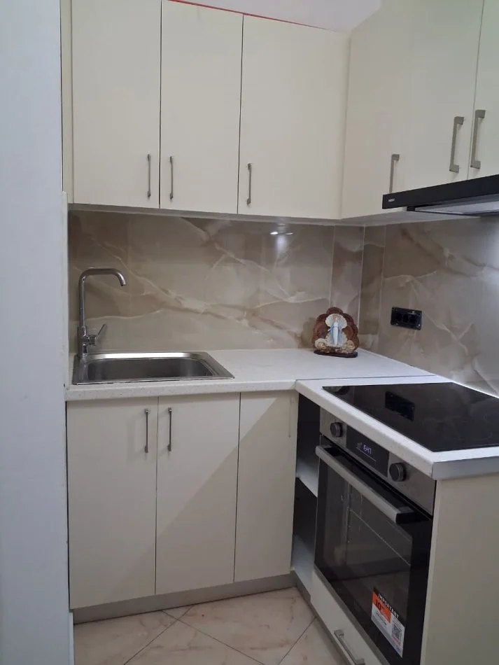 Tirane, jap me qera apartament 2+1+Ballkon Kati 4, 70 m² 830 € (afer 15 kateshit)