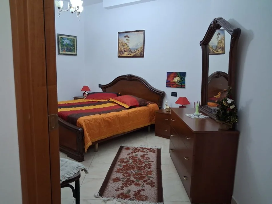 Tirane, jap me qera apartament 2+1+Ballkon Kati 4, 70 m² 830 € (afer 15 kateshit)