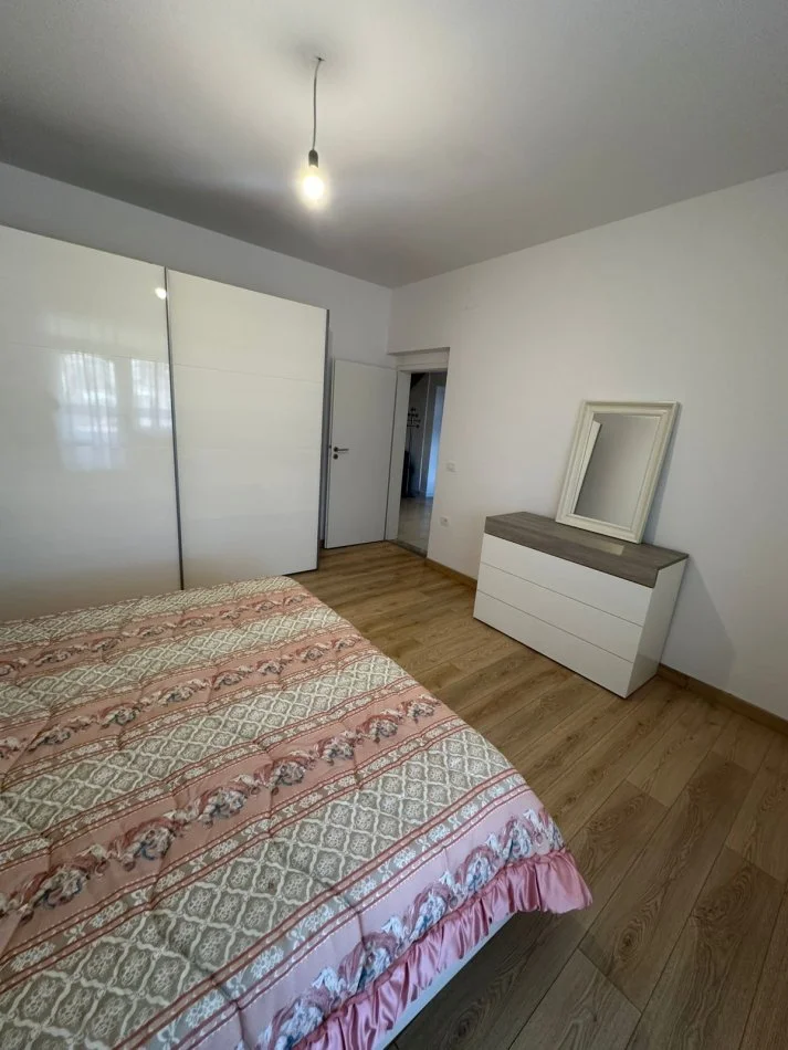 Tirane, jap me qera apartament 2+1+Ballkon Kati 3, 107 m² 700 € (qemal stafa)