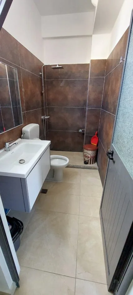 Durres, jepet me qera apartament 1+1+Ballkon Kati 1, 350 € (Plazh)