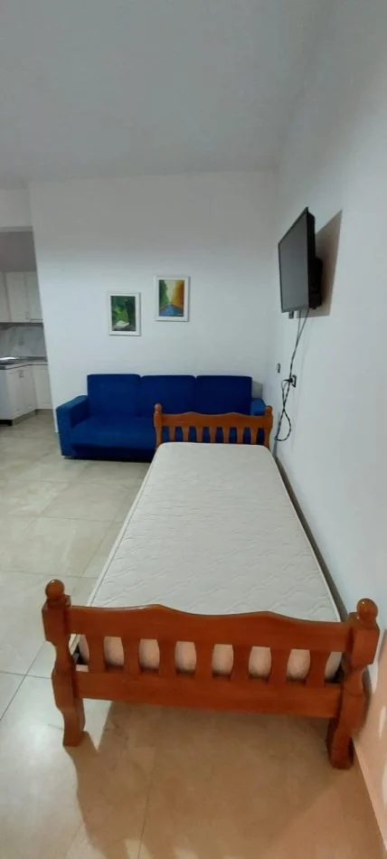 Durres, jepet me qera apartament 1+1+Ballkon Kati 1, 350 € (Plazh)