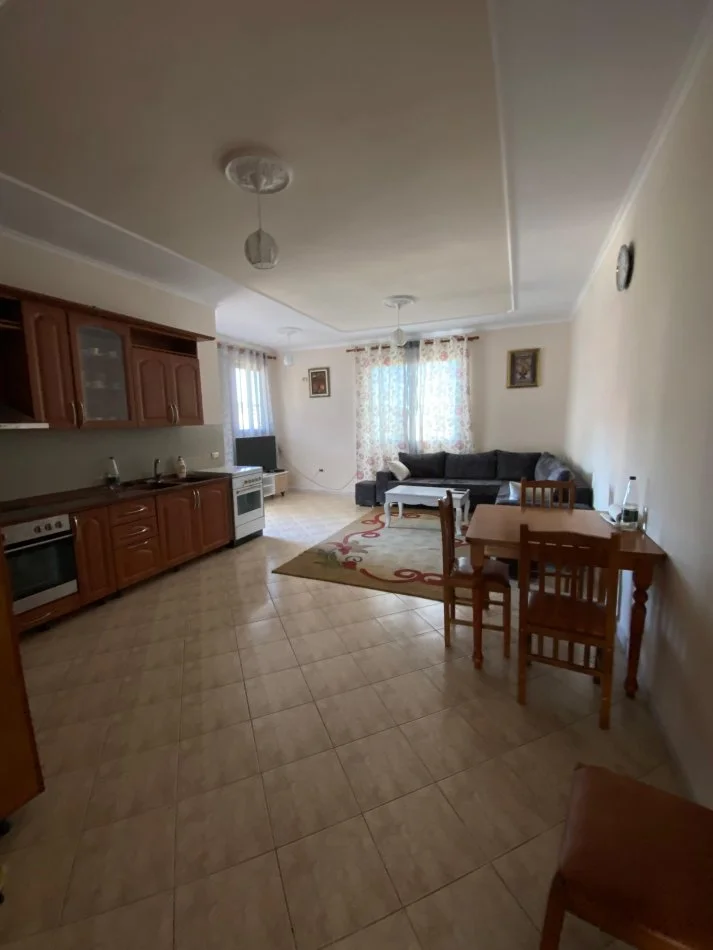 Tirane, jepet me qera apartament 2+1+Ballkon Kati 3, 80 m² 500 € (Misto Mame)