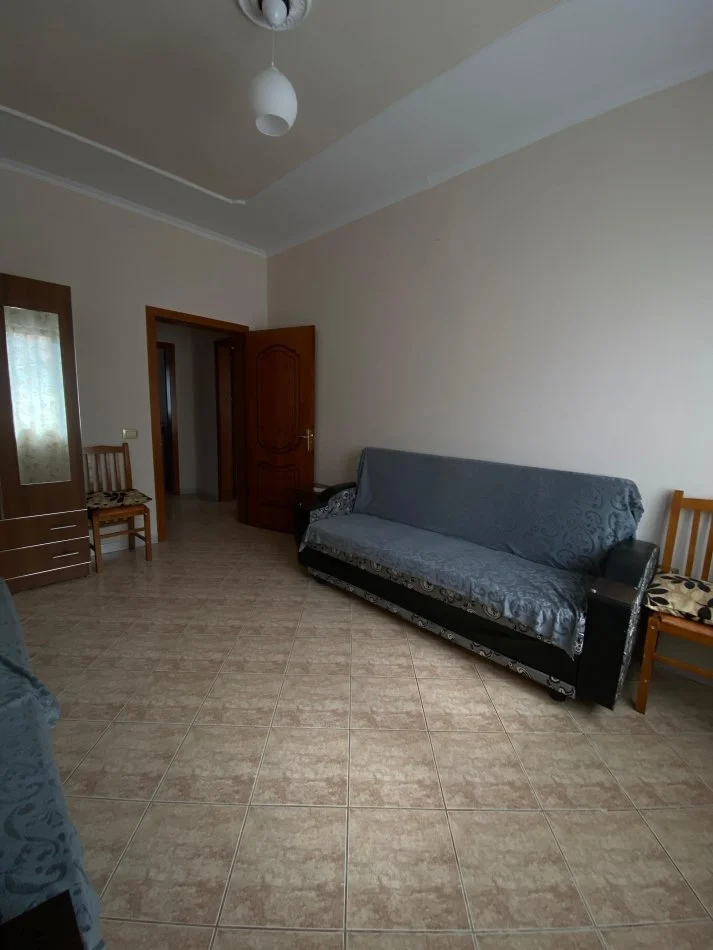 Tirane, jepet me qera apartament 2+1+Ballkon Kati 3, 80 m² 500 € (Misto Mame)