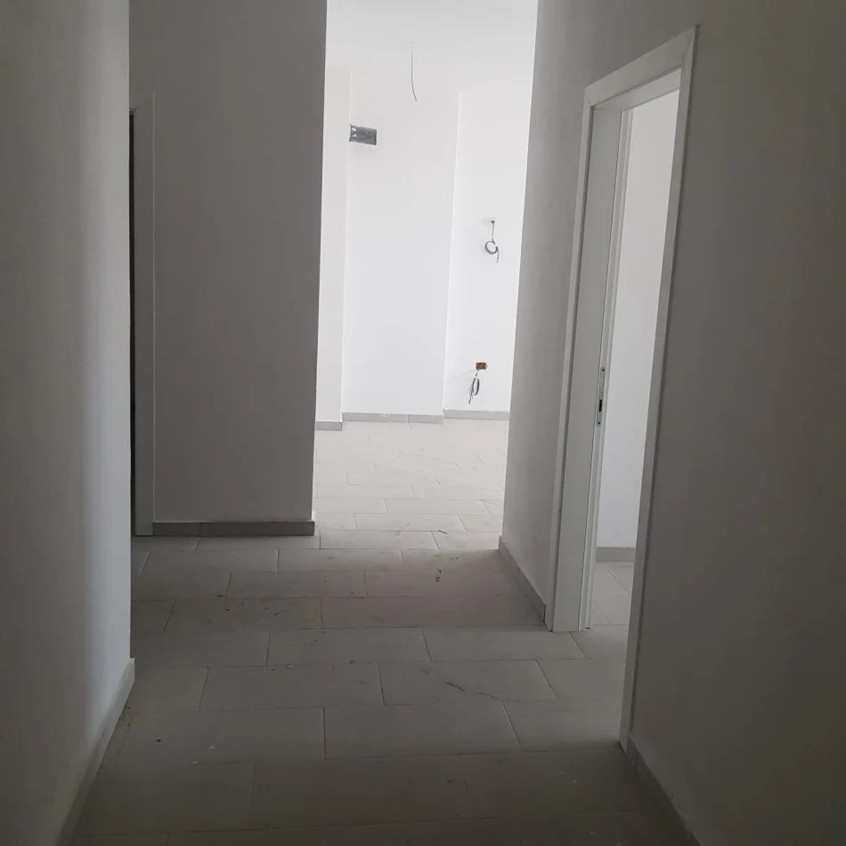 Tirane, jepet me qera apartament 3+1 Kati 4, 1.250 € 