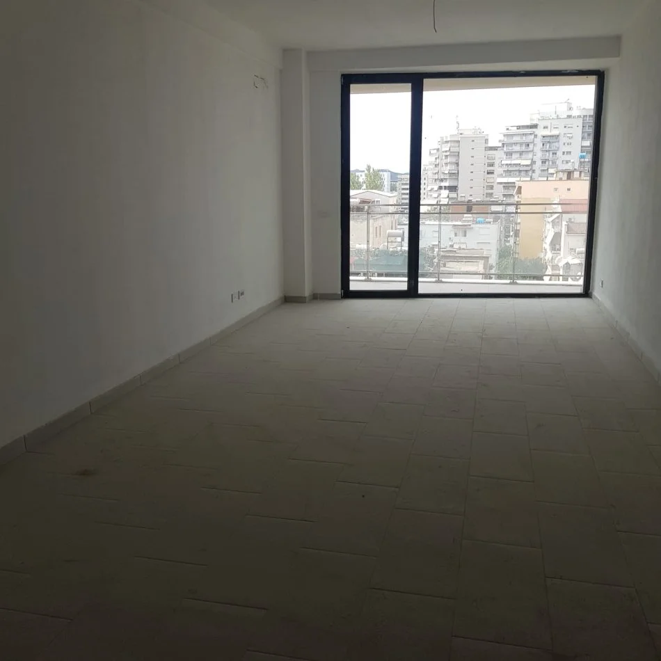 Tirane, jap me qera apartament 3+1+Ballkon Kati 4, 120 m² 1.250 € (mine peza)