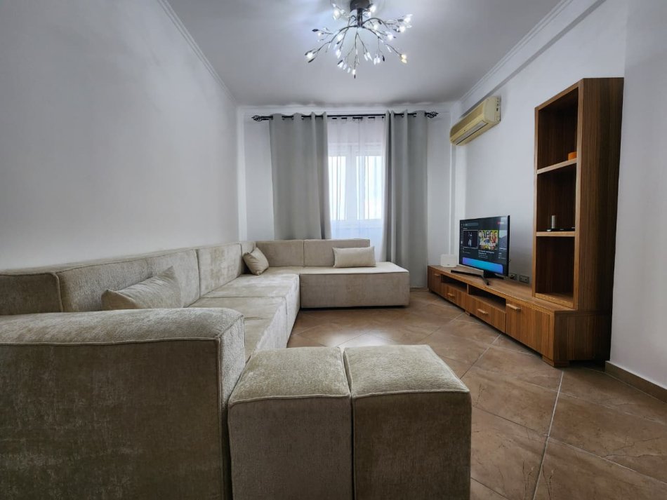 Me Qira Apartament💫: 2+1+1Wc & 1 Ballkone Mundesi Parkimi me Qera || 📍 Qender ,Rruga Fortuzi || 720€/Muaj
