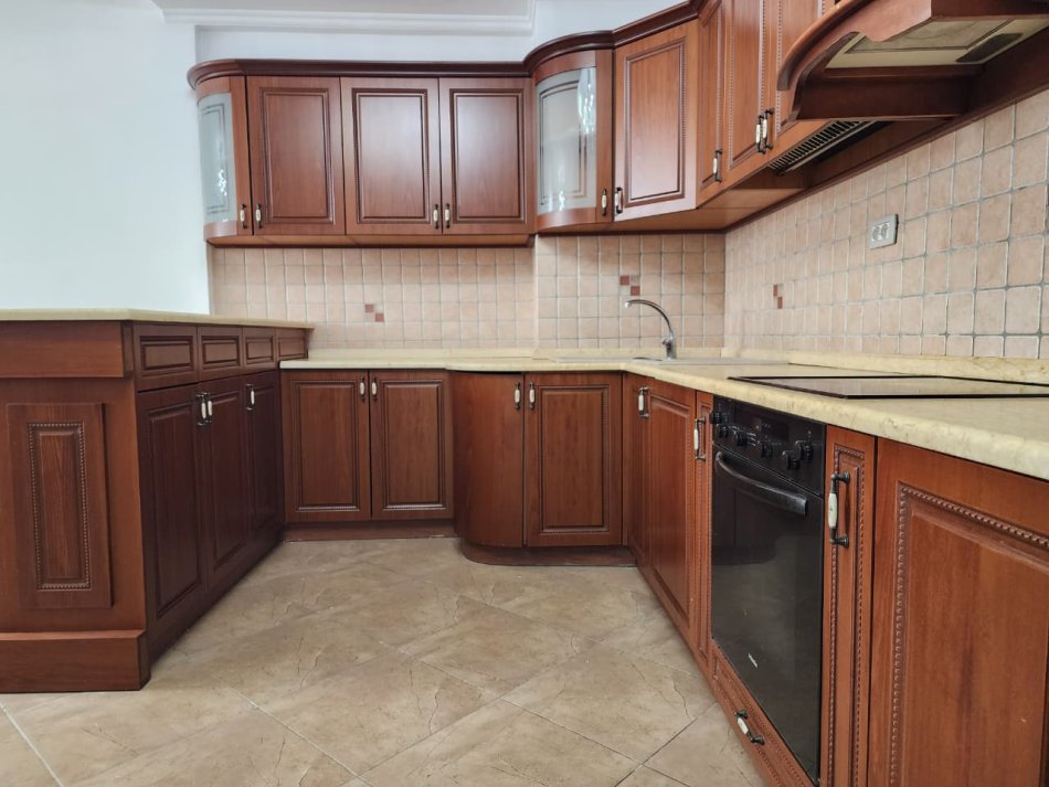 Me Qira Apartament💫: 2+1+1Wc & 1 Ballkone Mundesi Parkimi me Qera || 📍 Qender ,Rruga Fortuzi || 720€/Muaj