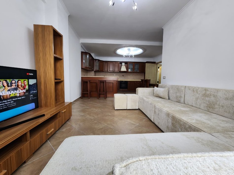 Me Qira Apartament💫: 2+1+1Wc & 1 Ballkone Mundesi Parkimi me Qera || 📍 Qender ,Rruga Fortuzi || 720€/Muaj