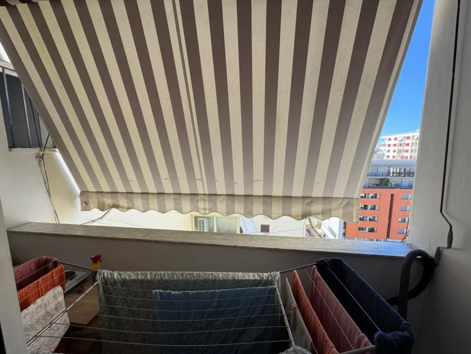 Durres, jepet me qera apartament 1+1+Ballkon Kati 9, 500 € (Poliklinika)