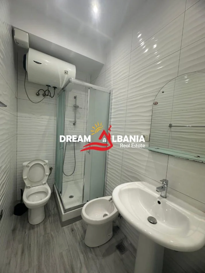 Tirane, jepet me qera apartament 1+1 , 50 m² 700 € (rruga e Elbasanit)