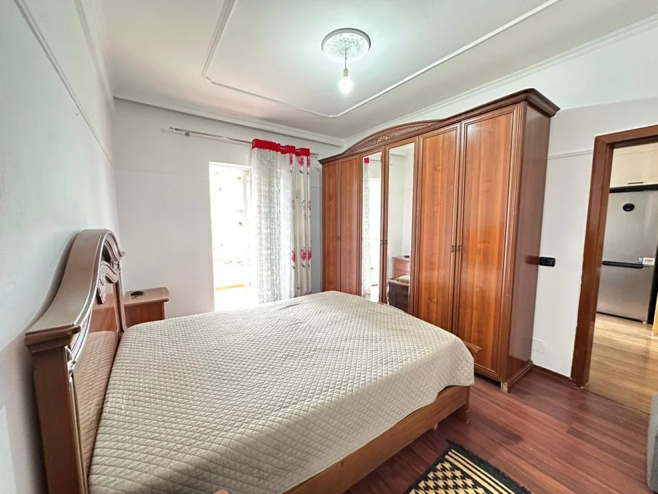 Tirane, jap me qera apartament 2+1 Kati 2, 115 m² 550 € (Rruga 5 Maji)