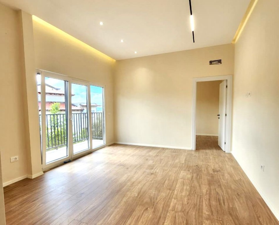 Në shitje: 1+1+kuzhinë më vete📍Sipër Kompleksit Grand / Ngjitur me kompleksin Mangalem ( Ali Dem) 91.500 euro