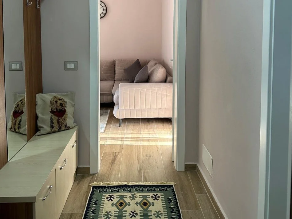 Durres, jepet me qera apartament 1+1+Ballkon Kati 1, 450 € (Bibloteka)