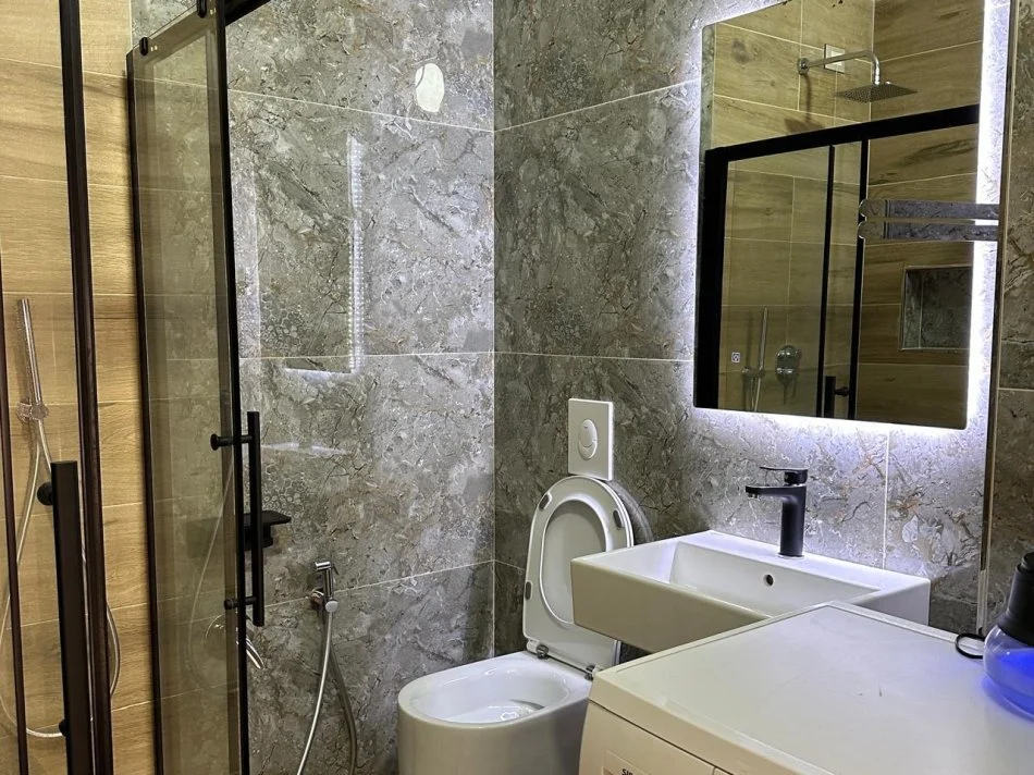 Durres, jepet me qera apartament 1+1+Ballkon Kati 1, 450 € (Bibloteka)