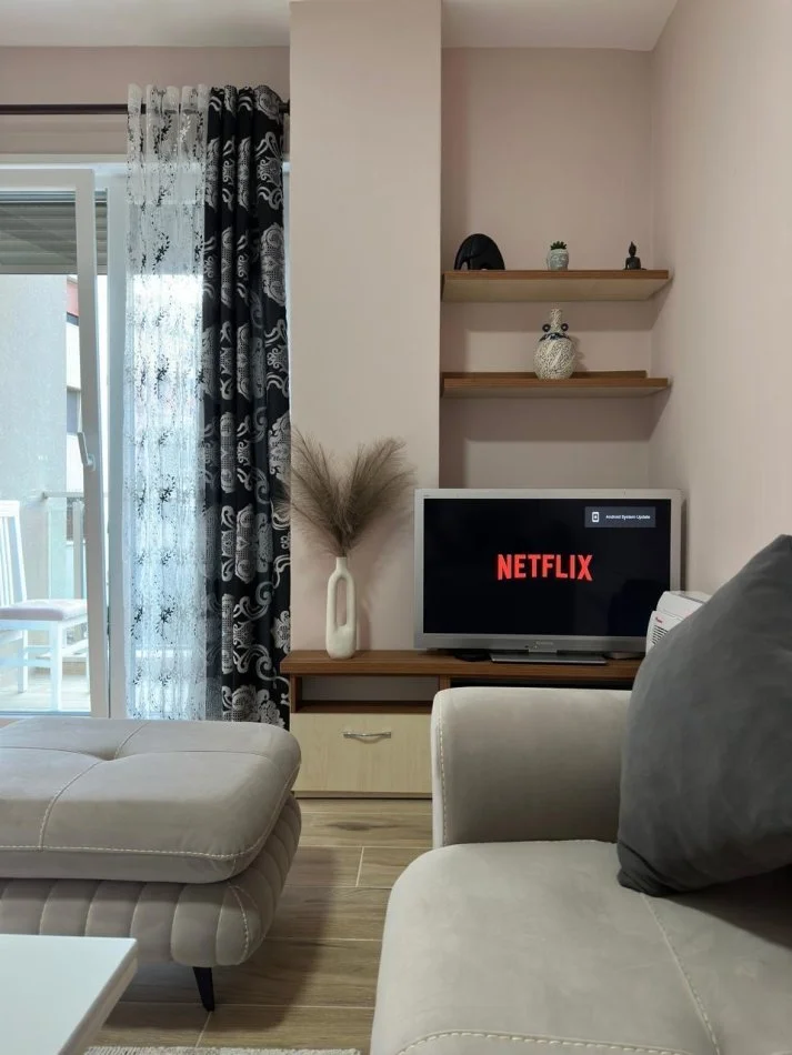 Durres, jepet me qera apartament 1+1+Ballkon Kati 1, 450 € (Bibloteka)