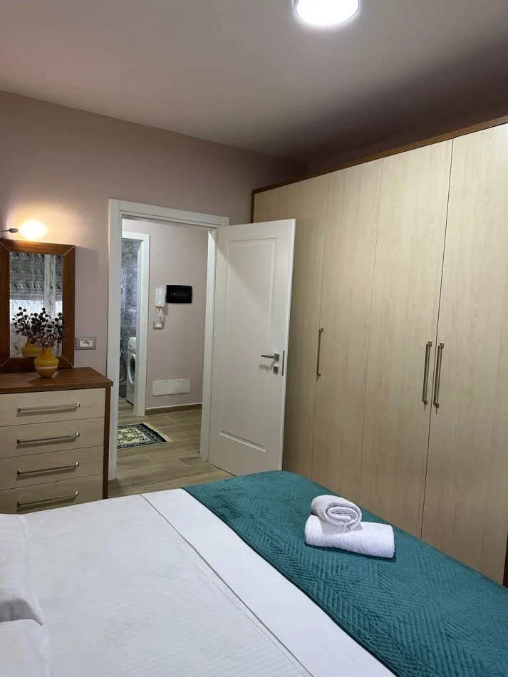 Durres, jepet me qera apartament 1+1+Ballkon Kati 1, 450 € (Bibloteka)