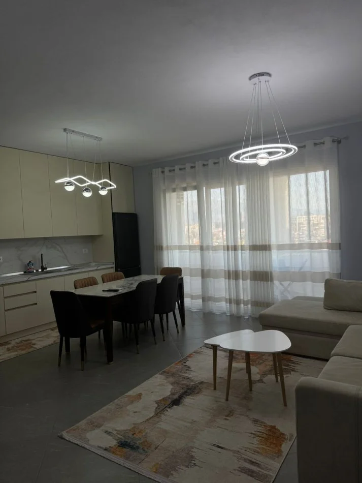 Tirane, jepet me qera apartament 2+1+Ballkon Kati 9, 95 m² 750 € (Ish Fusha e Aviacionit)