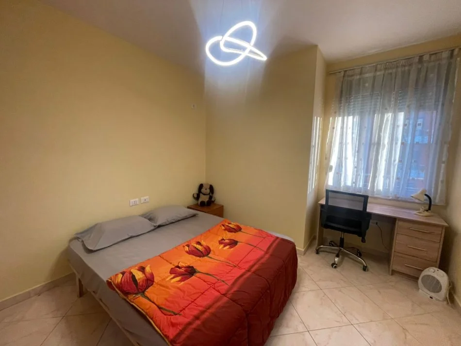 Tirane, jepet me qera apartament 2+1+Ballkon Kati 7, 112 m² 700 € (Rruga Dritan Hoxha)