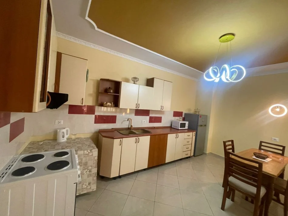 Tirane, jepet me qera apartament 2+1+Ballkon Kati 7, 112 m² 700 € (Rruga Dritan Hoxha)