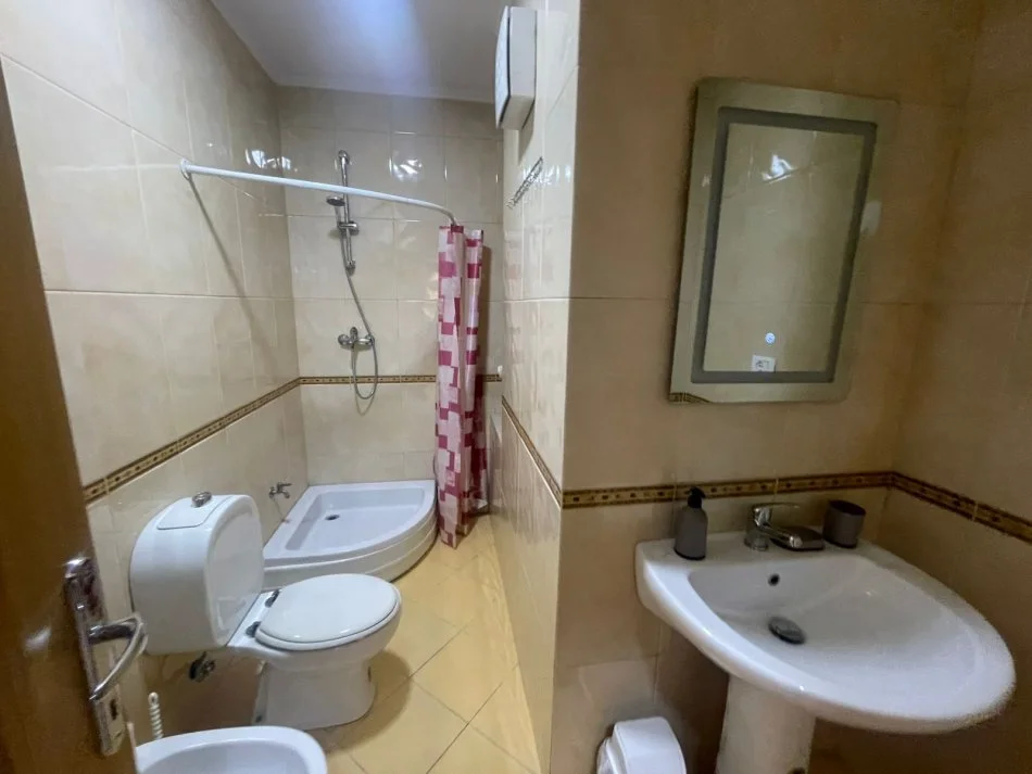 Tirane, jepet me qera apartament 2+1+Ballkon Kati 7, 112 m² 700 € (Rruga Dritan Hoxha)