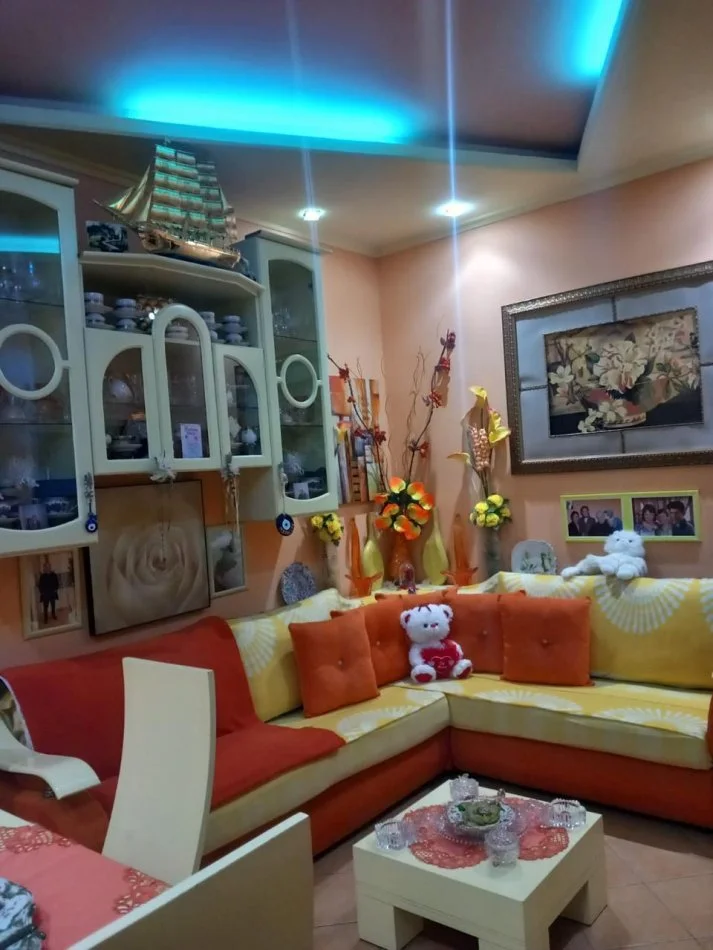 Tirane, jepet me qera apartament 1+1+Ballkon Kati 4, 42 m² 510 € (AFER KAFE ROMA)