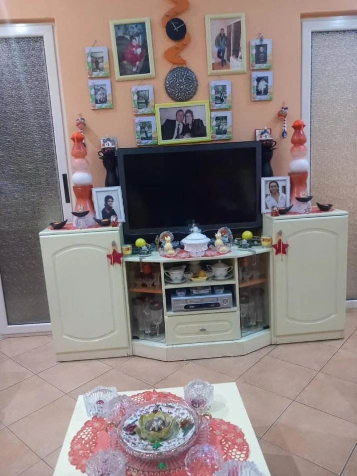 Tirane, jepet me qera apartament 1+1+Ballkon Kati 4, 42 m² 510 € (AFER KAFE ROMA)