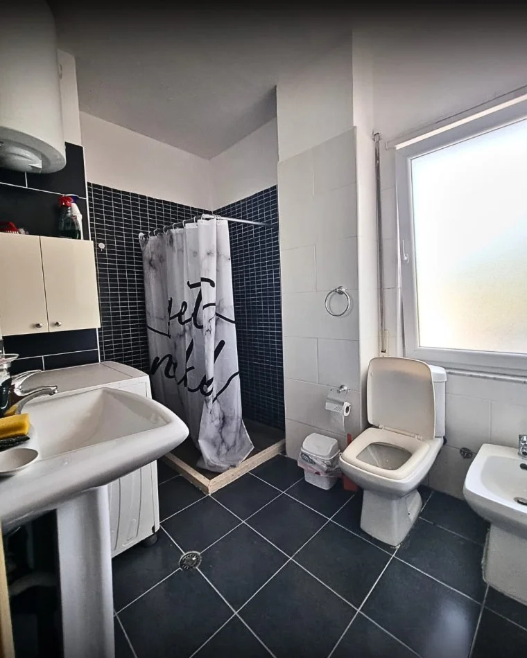 Tirane, jepet me qera apartament 1+1+Ballkon Kati 6, 65 m² 400 € (Uzina Autotraktorve)