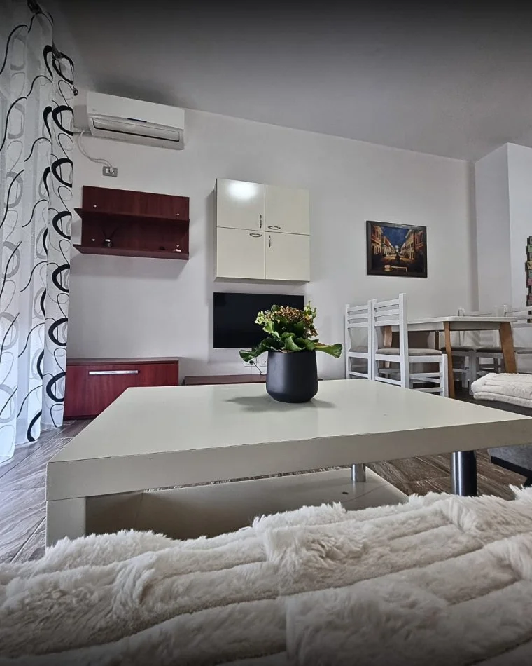 Tirane, jepet me qera apartament 1+1+Ballkon Kati 6, 65 m² 400 € (Uzina Autotraktorve)