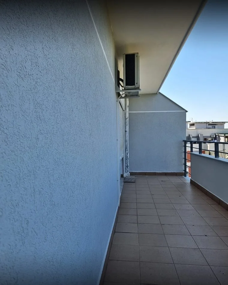 Tirane, jepet me qera apartament 1+1+Ballkon Kati 6, 65 m² 400 € (Uzina Autotraktorve)