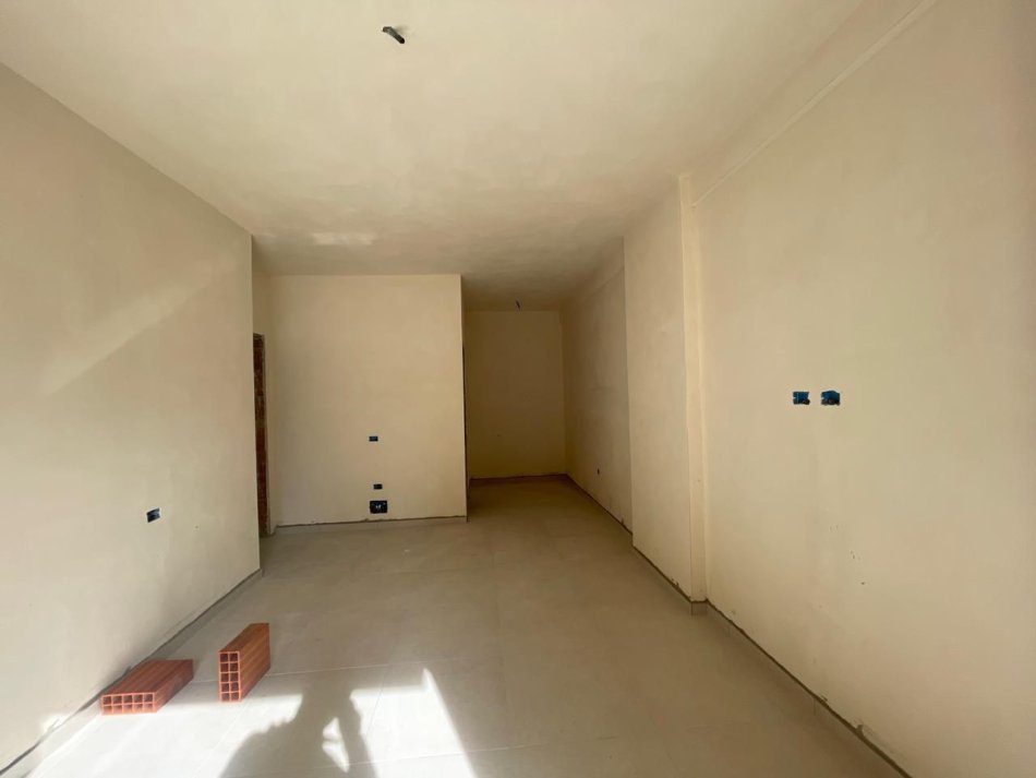 Tirane, shitet apartament 2+1+Ballkon Kati 6, 87 m² 165.000 € (Rruga e Elbasanit, Kompleksi Xheluks)