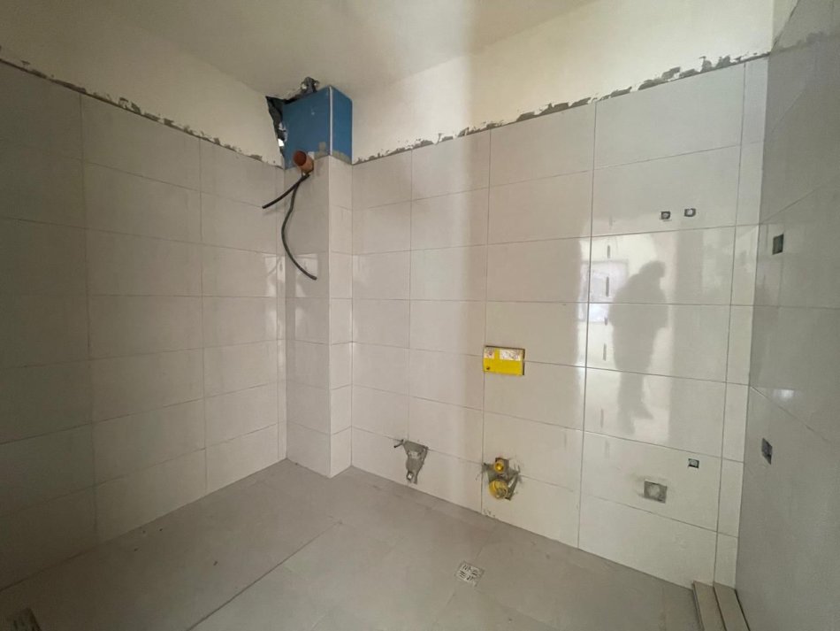 Tirane, shitet apartament 2+1+Ballkon Kati 6, 87 m² 165.000 € (Rruga e Elbasanit, Kompleksi Xheluks)