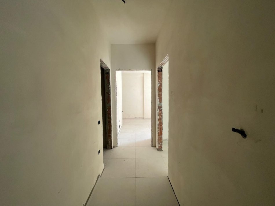 Tirane, shitet apartament 2+1+Ballkon Kati 6, 87 m² 165.000 € (Rruga e Elbasanit, Kompleksi Xheluks)