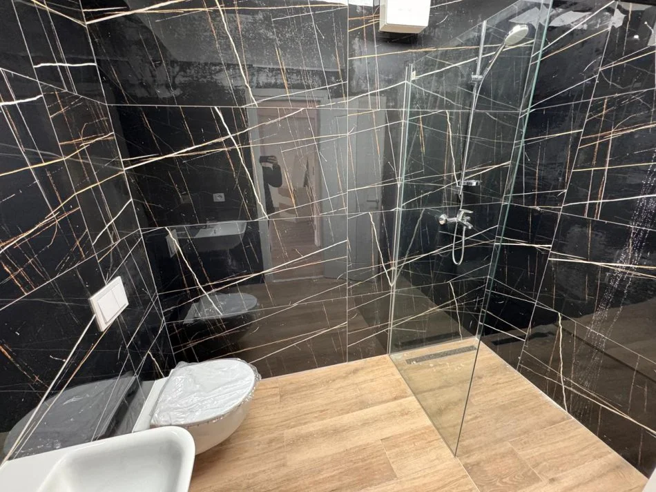 Tirane, jepet me qera apartament 2+1 Kati 4, 128 m² 1.600 € (Rruga Faik Konica)