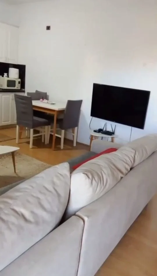 Shqiperi, jap me qera apartament 2+1+Ballkon Kati 2, 110 m² 360 € (afer shkolles andrea stefani)