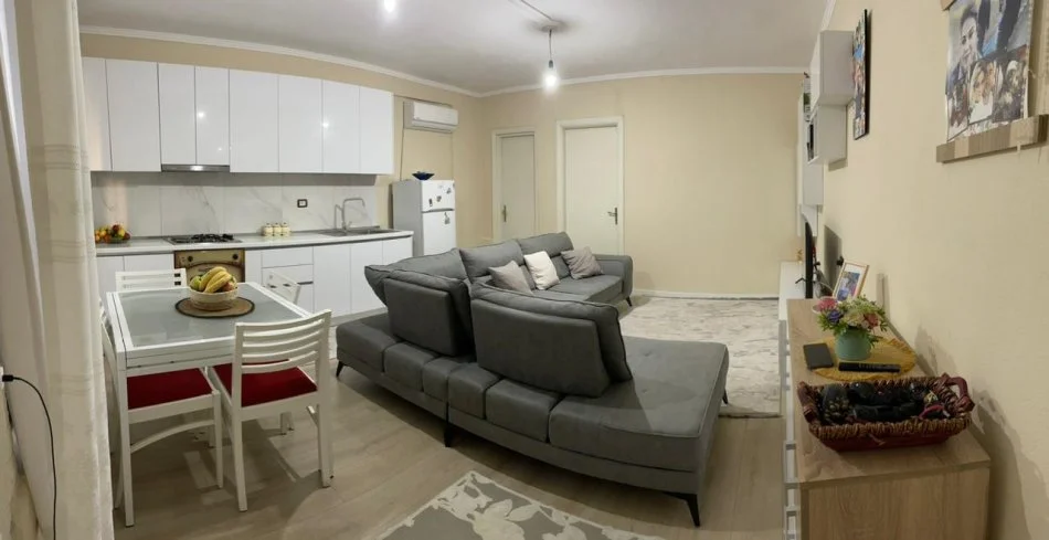 Tirane, jepet me qera Hyrje 1+1 ne Vile private, Kati 1, 400 € (Rruga Jordan Misja, prane Bulevardit te Ri)