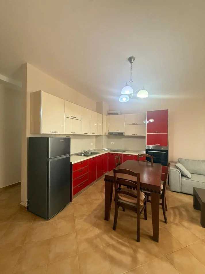 Tirane, jap me qera apartament 2+1+Ballkon Kati 7, 85 m² 600 € (rruga muzaket)