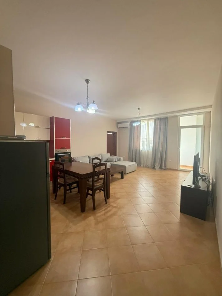 Tirane, jap me qera apartament 2+1+Ballkon Kati 7, 85 m² 600 € (rruga muzaket)