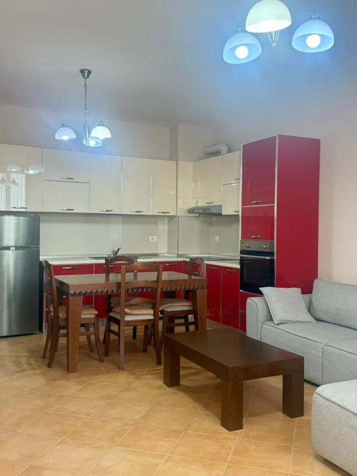 Tirane, jap me qera apartament 2+1+Ballkon Kati 7, 85 m² 600 € (JORDAN MISJA)