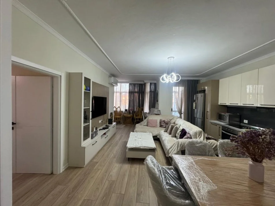 Tirane, jap me qera apartament 3+1+Ballkon Kati 3, 100 m² 1.050 € (afer lulishtes 1 Maj)