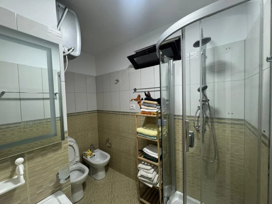 Tirane, jepet me qera apartament Kati 3, 100 m² 1.050 € 