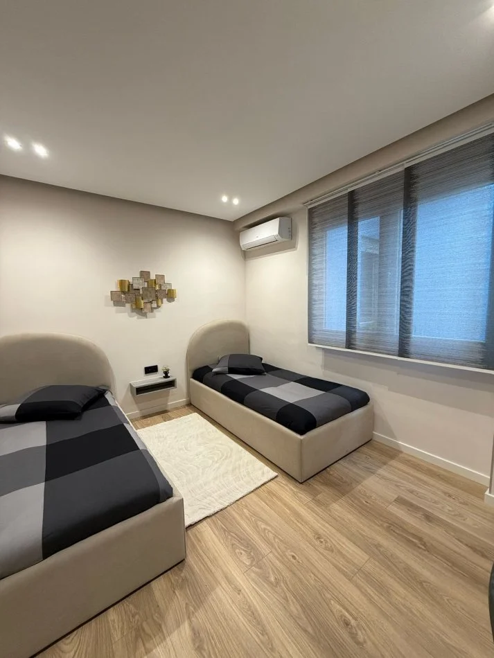 Tirane, jepet me qera apartament 2+1 Kati 3, 120 m² 1.500 € (Myslym Shyr, prane Grepit te Arte)