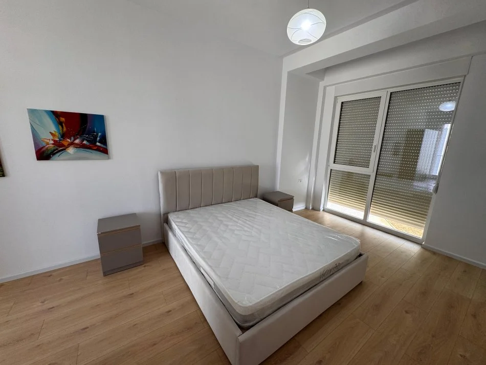 Tirane, jepet me qera Vile 3+1 ne Sauk, 1.500 €