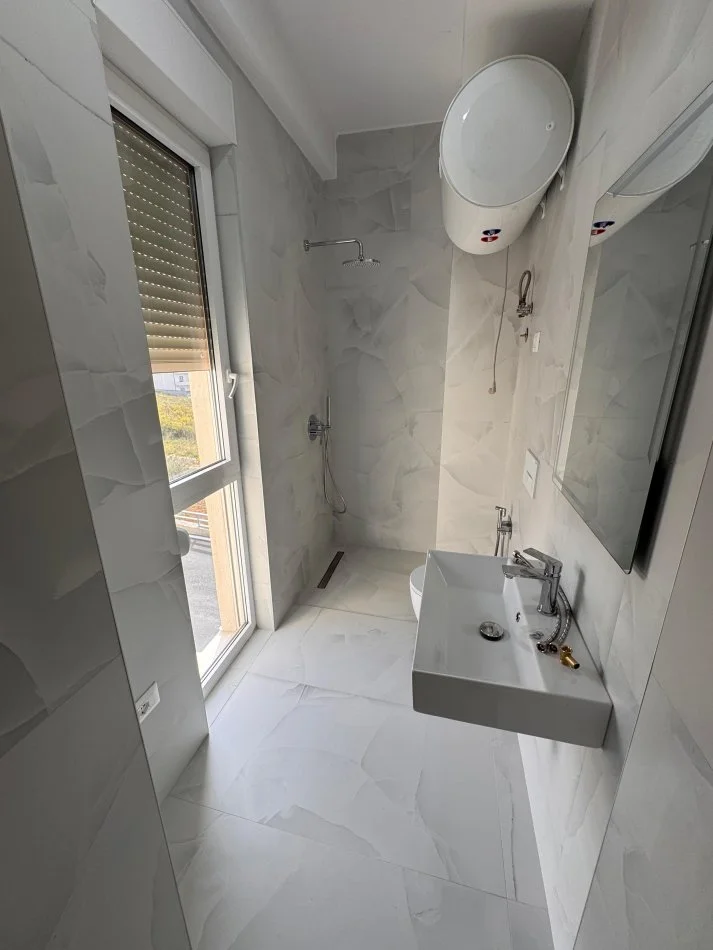 Tirane, jepet me qera Vile 3+1 ne Sauk, 1.500 €