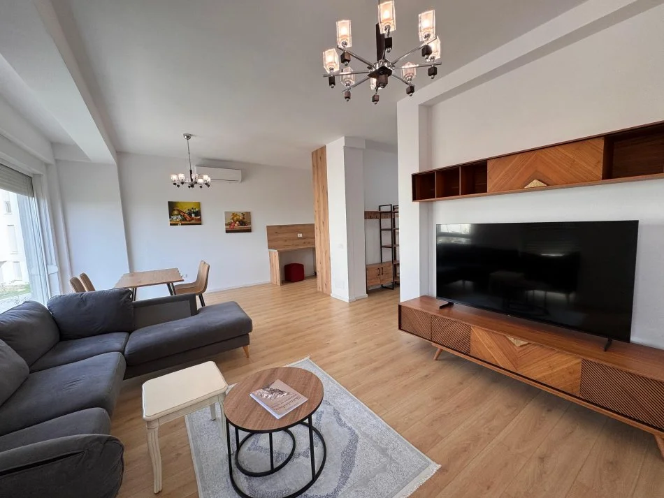 Tirane, jepet me qera Vile 3+1 ne Sauk, 1.500 €