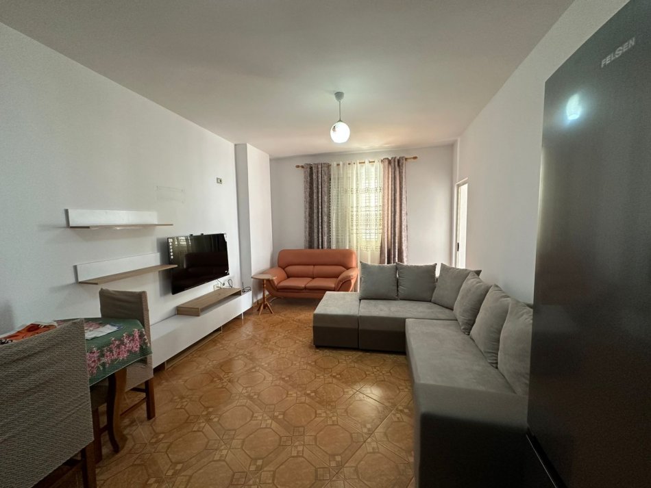 Tirane, jepet me qera apartament 2+1 Kati 3, 65 m² 450 € (Unza e Re,Astir)
