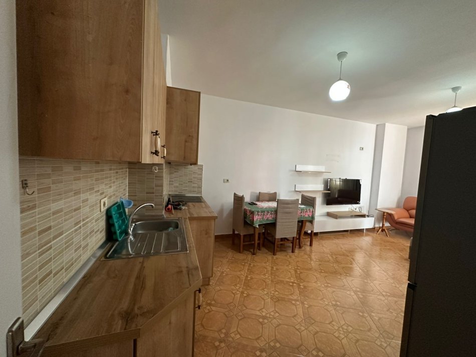 Tirane, jepet me qera apartament 2+1 Kati 3, 65 m² 450 € (Unza e Re,Astir)