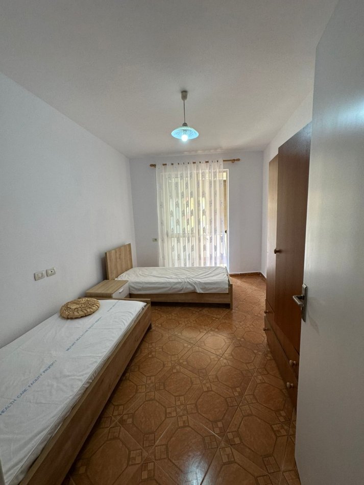 Tirane, jepet me qera apartament 2+1 Kati 3, 65 m² 450 € (Unza e Re,Astir)