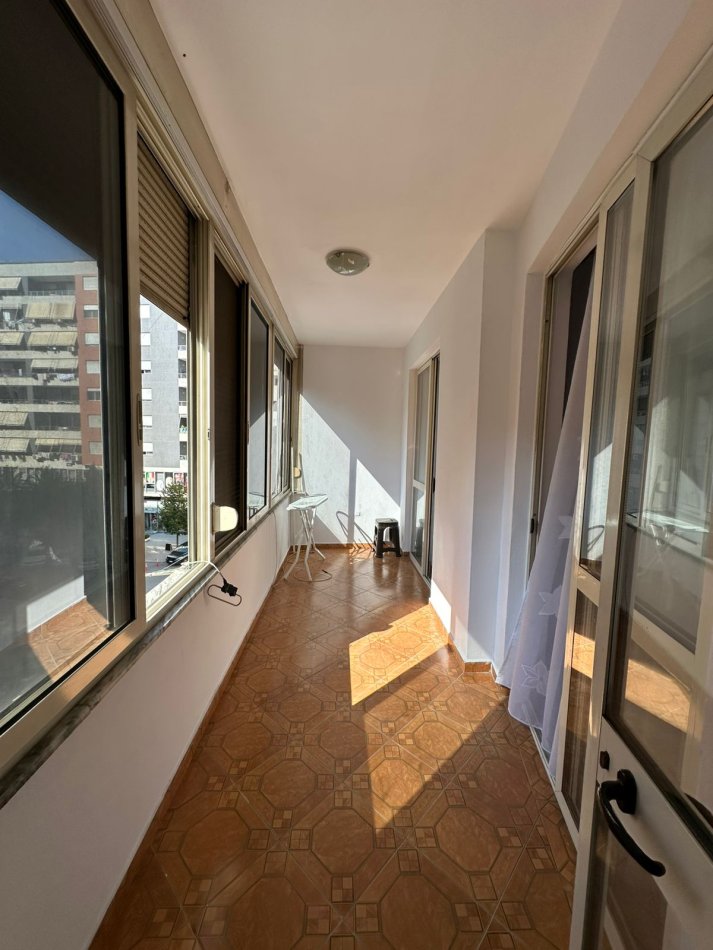 Tirane, jepet me qera apartament 2+1 Kati 3, 65 m² 450 € (Unza e Re,Astir)