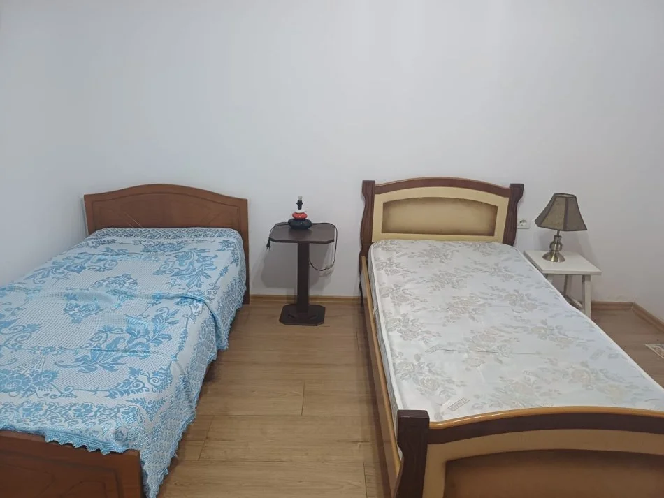 Tirane, jepet me qera apartament 2+1+Aneks+Ballkon Kati 1, 80 m² 500 €