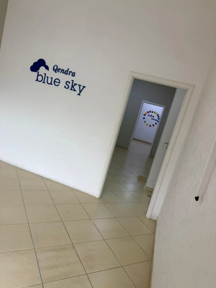 Durres, jepet me qera ambjent biznesi Kati 1, 50 m² 400 € 